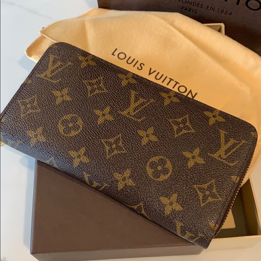 Louis Vuitton Zippy Wallet